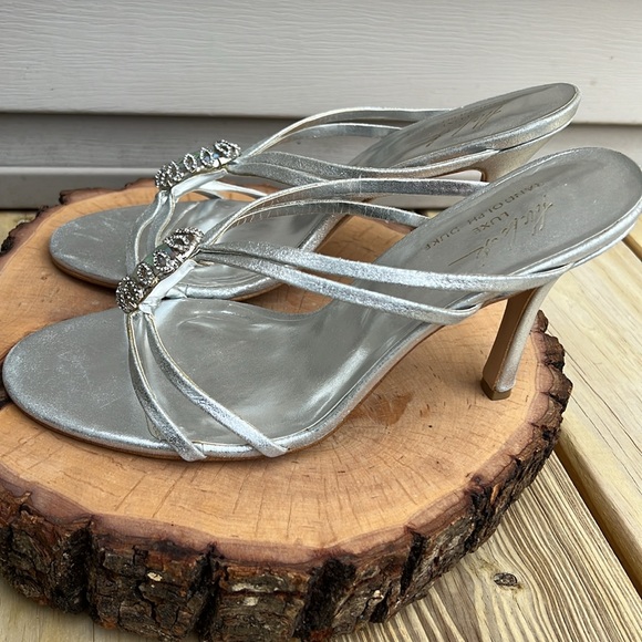 ❌ DONATED ❌ - 💚 3 for $12 💚 - The Look Luxe Randolph Duke Heels - Picture 9 of 16